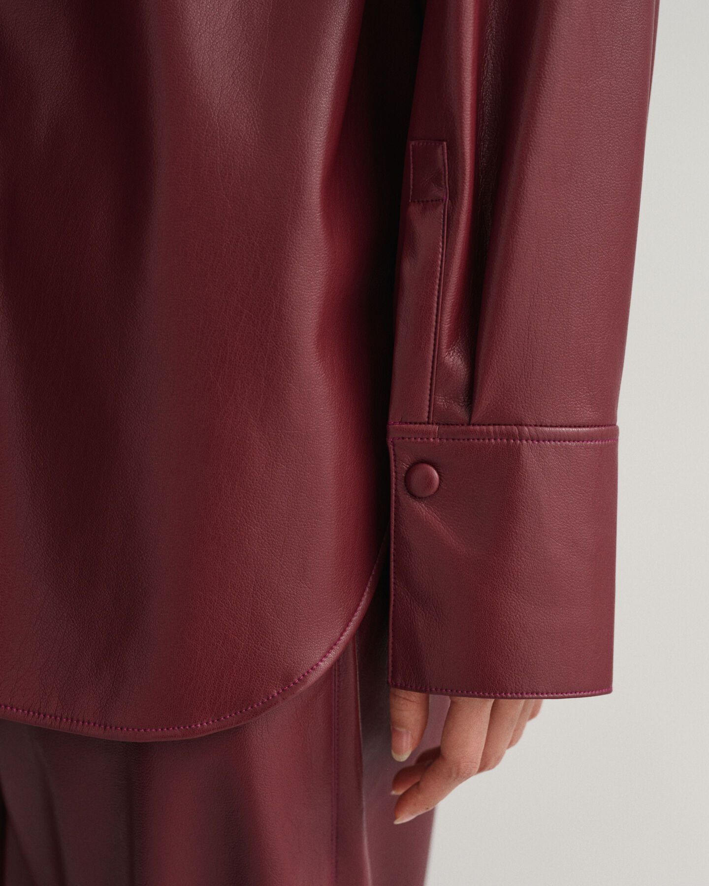 Overskjorte i kunstlæder