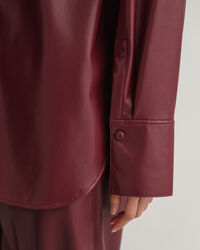 Overskjorte i kunstlæder