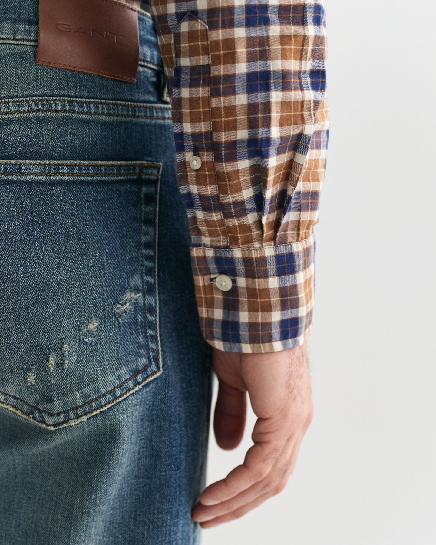 Regular fit ternet skjorte af let twill