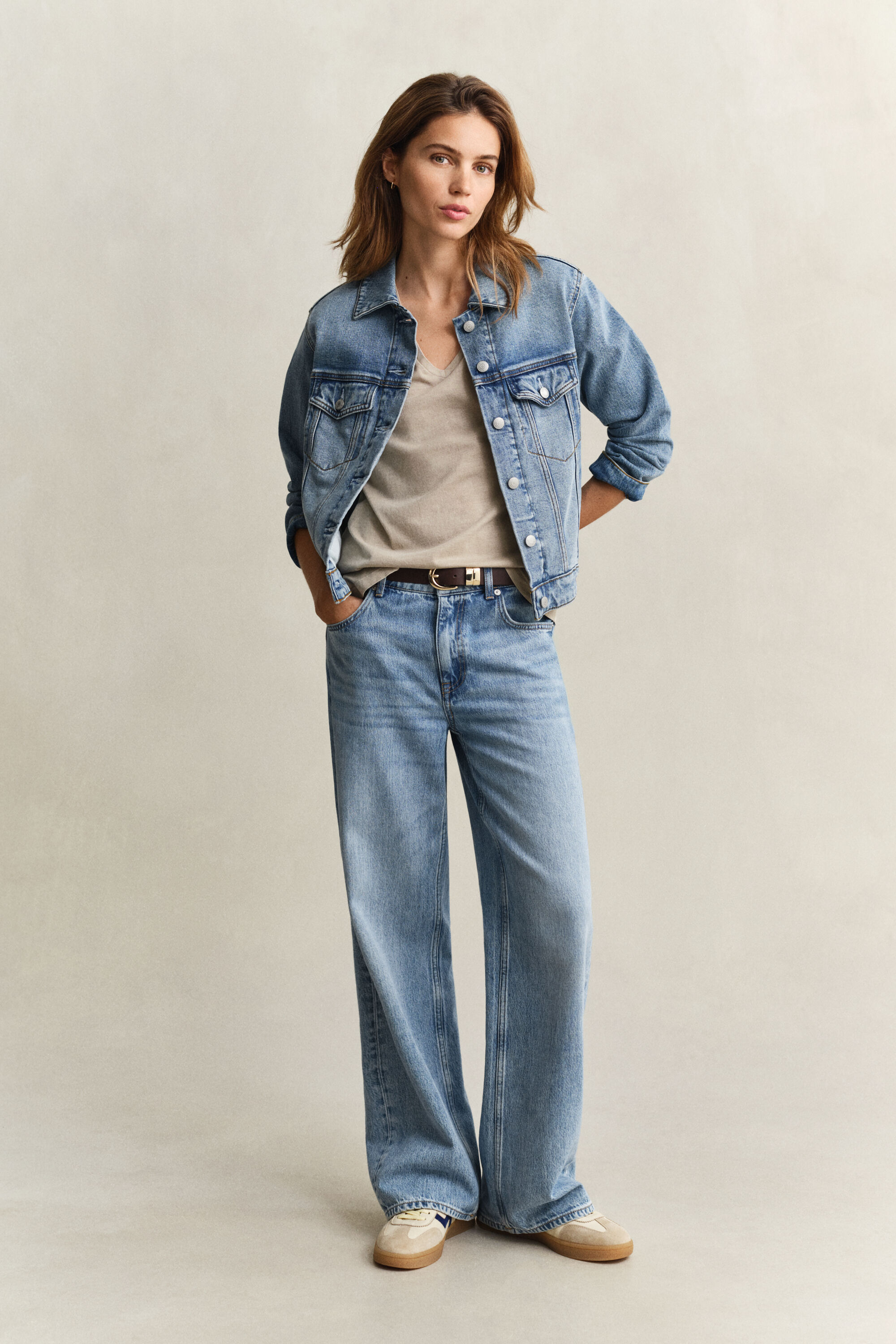 Vasket Shield T-shirt med V-hals