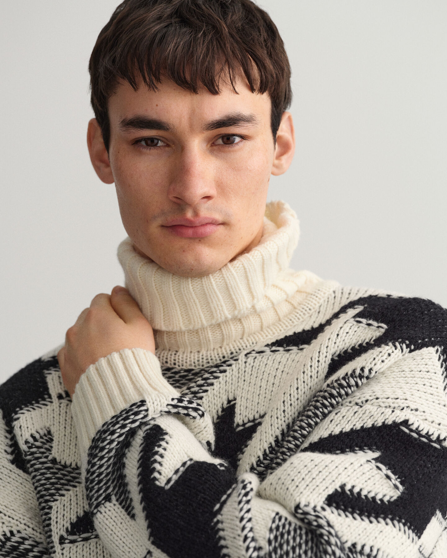 Houndstooth sweater med rullekrave