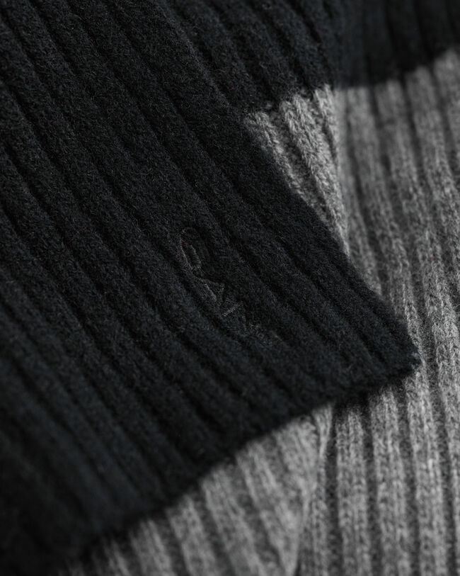 Strikket stribet halstørklæde