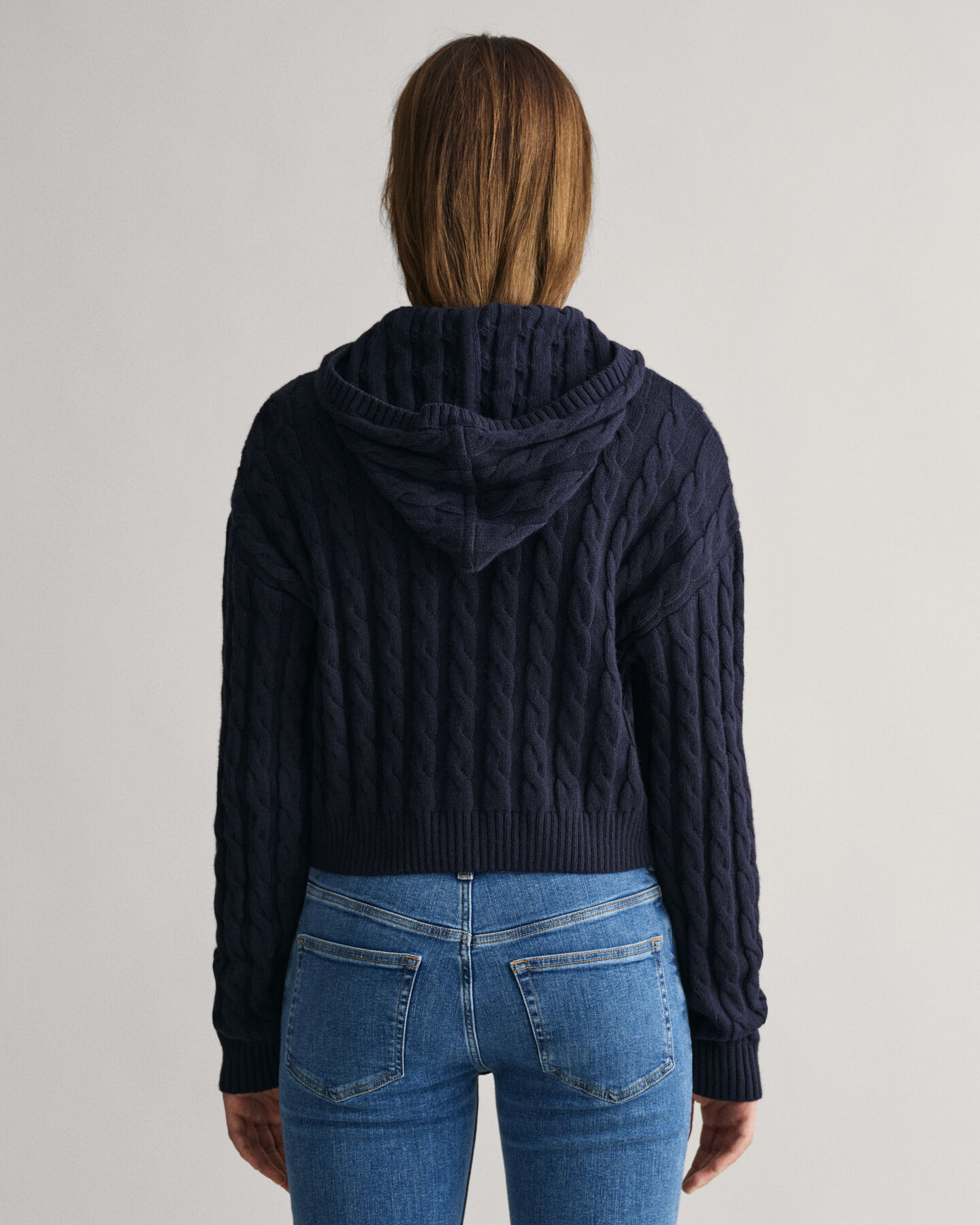 Teen Girls Shield kort h&aelig;ttetr&oslash;je med kabelstrik og lynl&aring;s