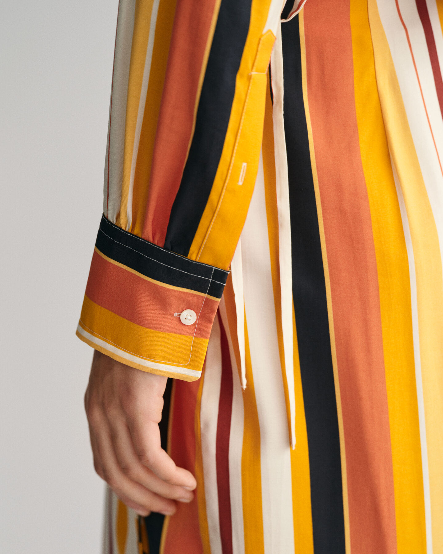 Relaxed fit stribet skjorte med bindeb&aring;nd