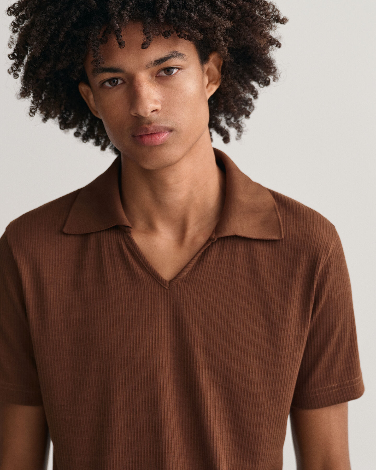 Piqu&eacute; poloskjorte inspireret af 70'erne