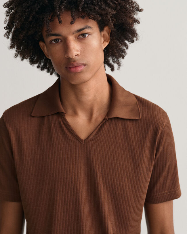 Piqu&eacute; poloskjorte inspireret af 70'erne