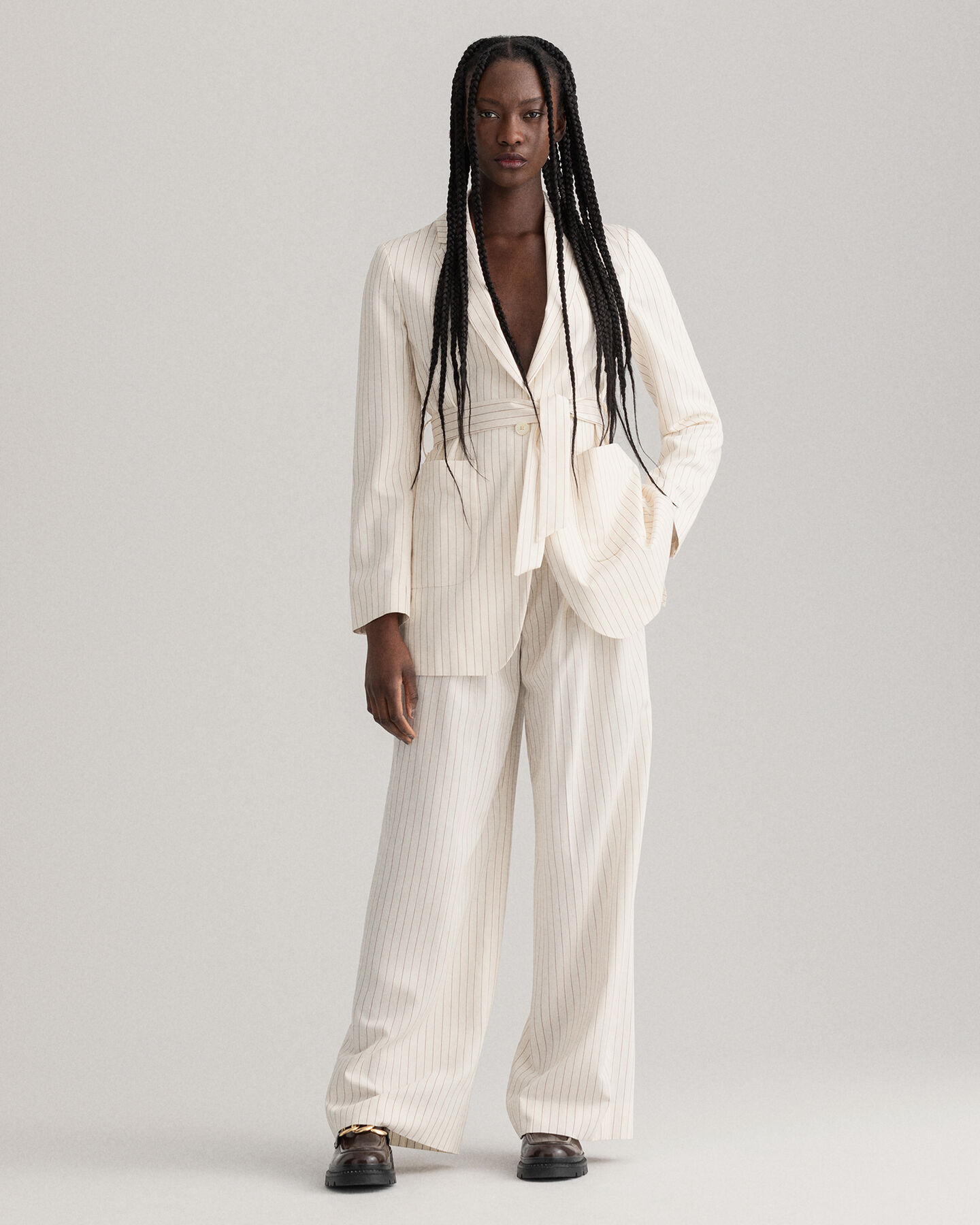 Pinstripe blazer med bælte