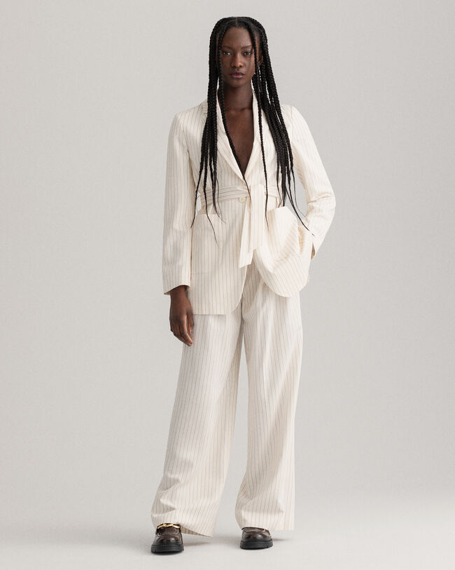 Pinstripe blazer med bælte