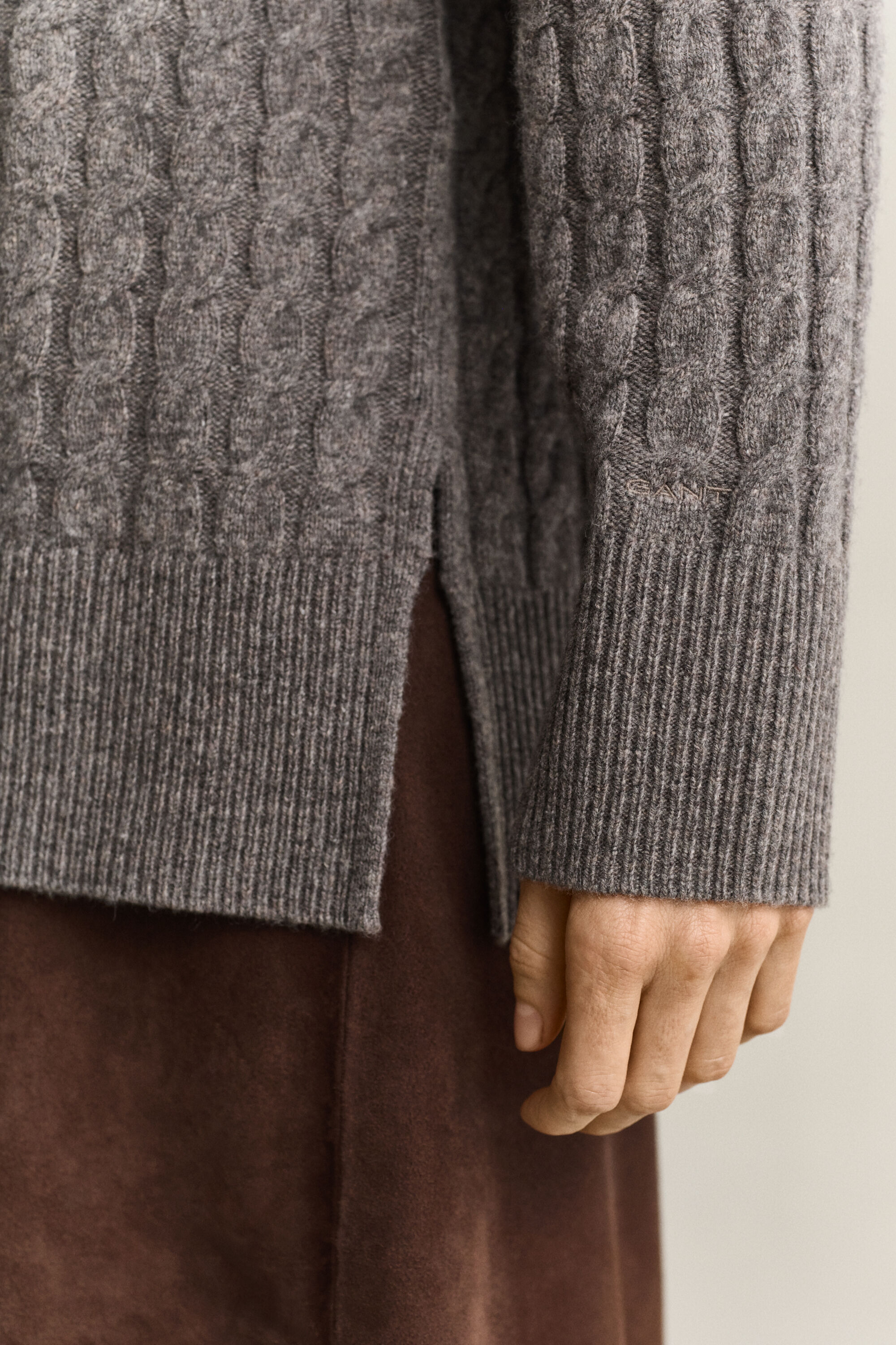 Sweater af uld og kashmir med kabelstrik