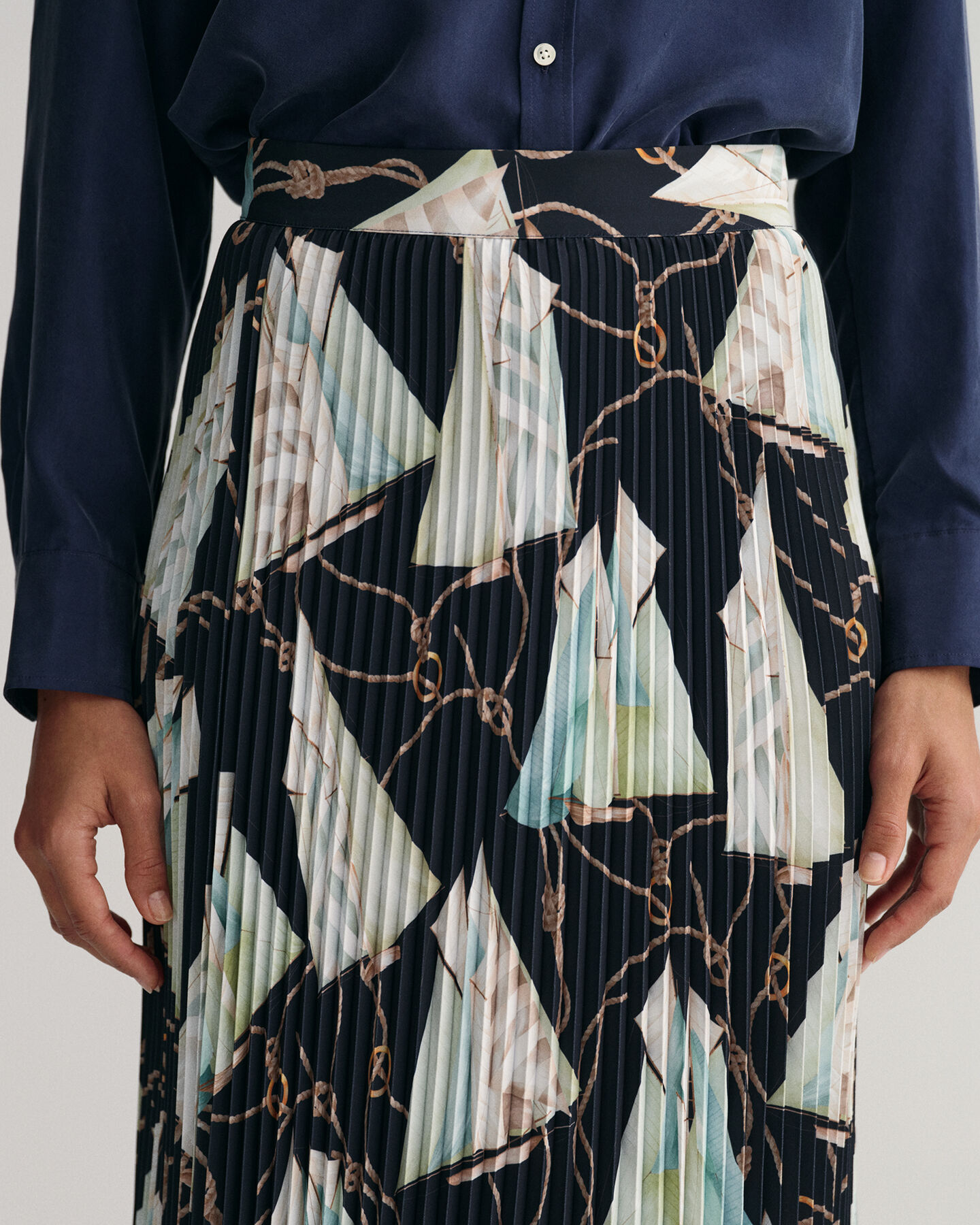 Plisseret nederdel med Sailing-tryk