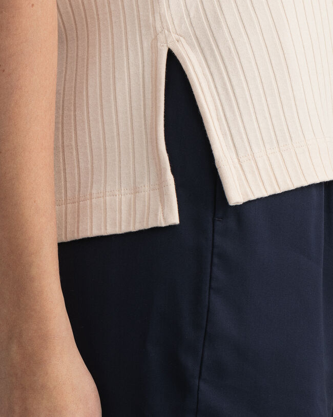 Detail T-shirt med slidser og lange-korte ærmer