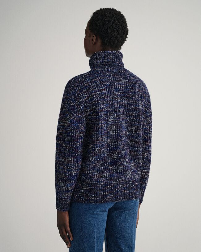 Flerfarvet sweater med rullekrave