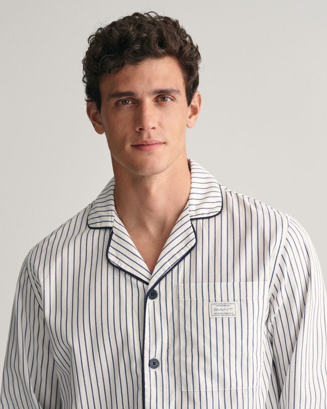 Pyjamasbukser og -skjorte med striber i gave&aelig;ske