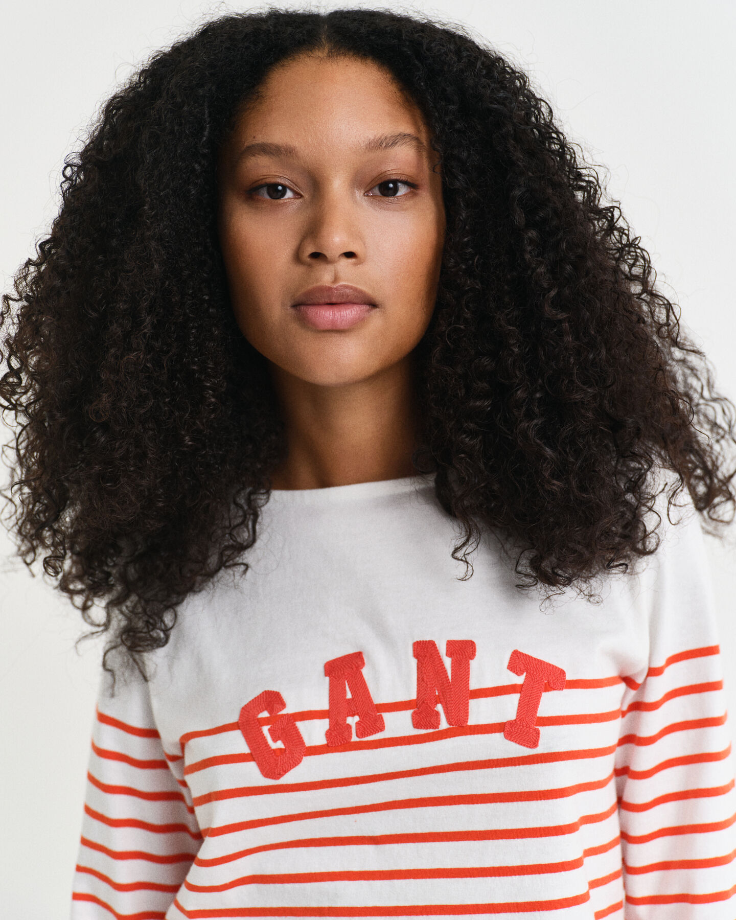 Bretonstribet T-shirt med b&aring;dudsk&aelig;ring