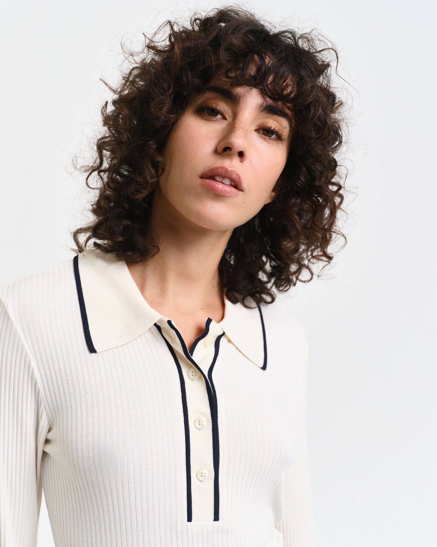 Ribstrikket langærmet poloskjorte