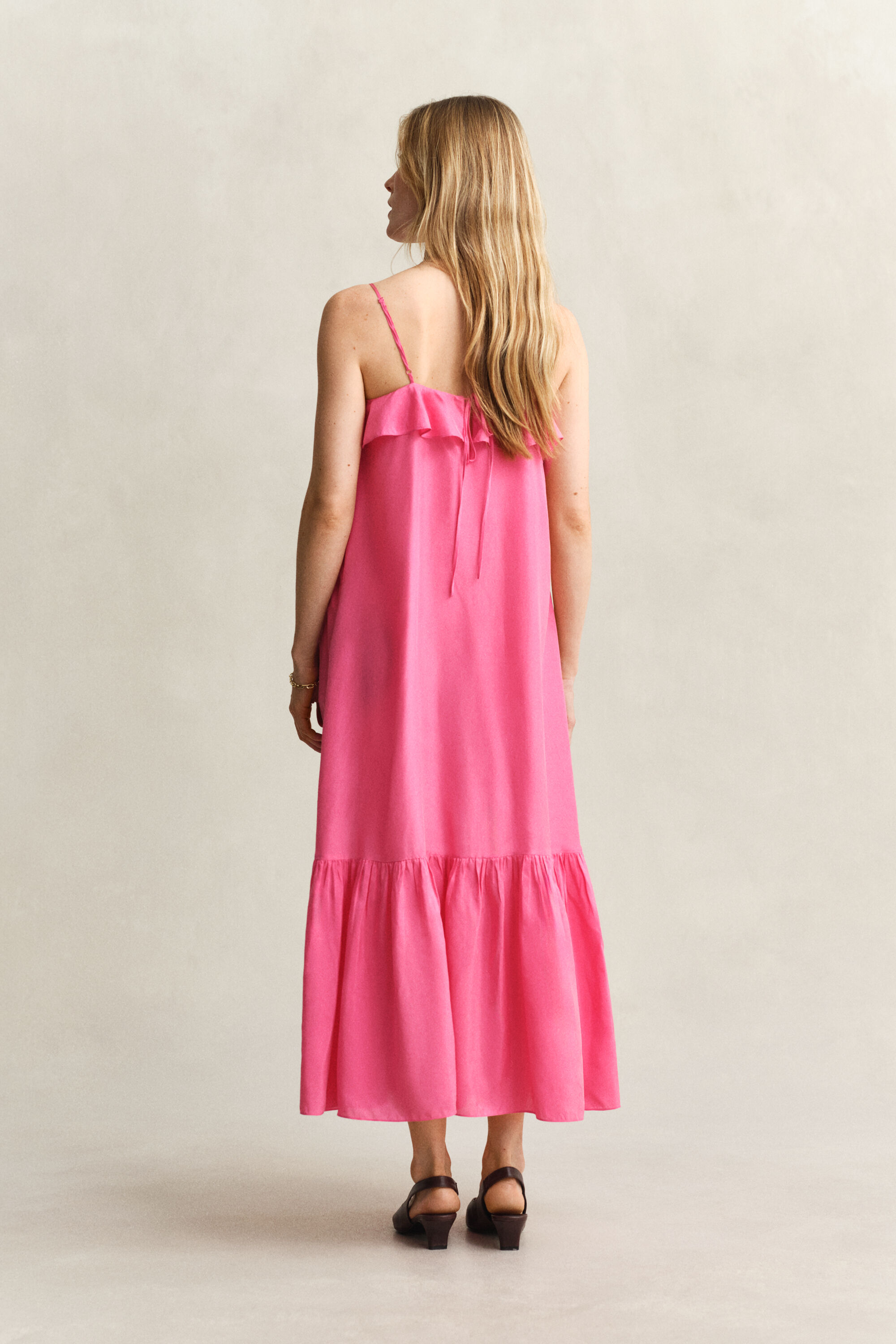 Midi silkekjole med stropper