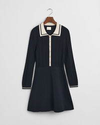 Kontrastfarvet ribstrikket kjole