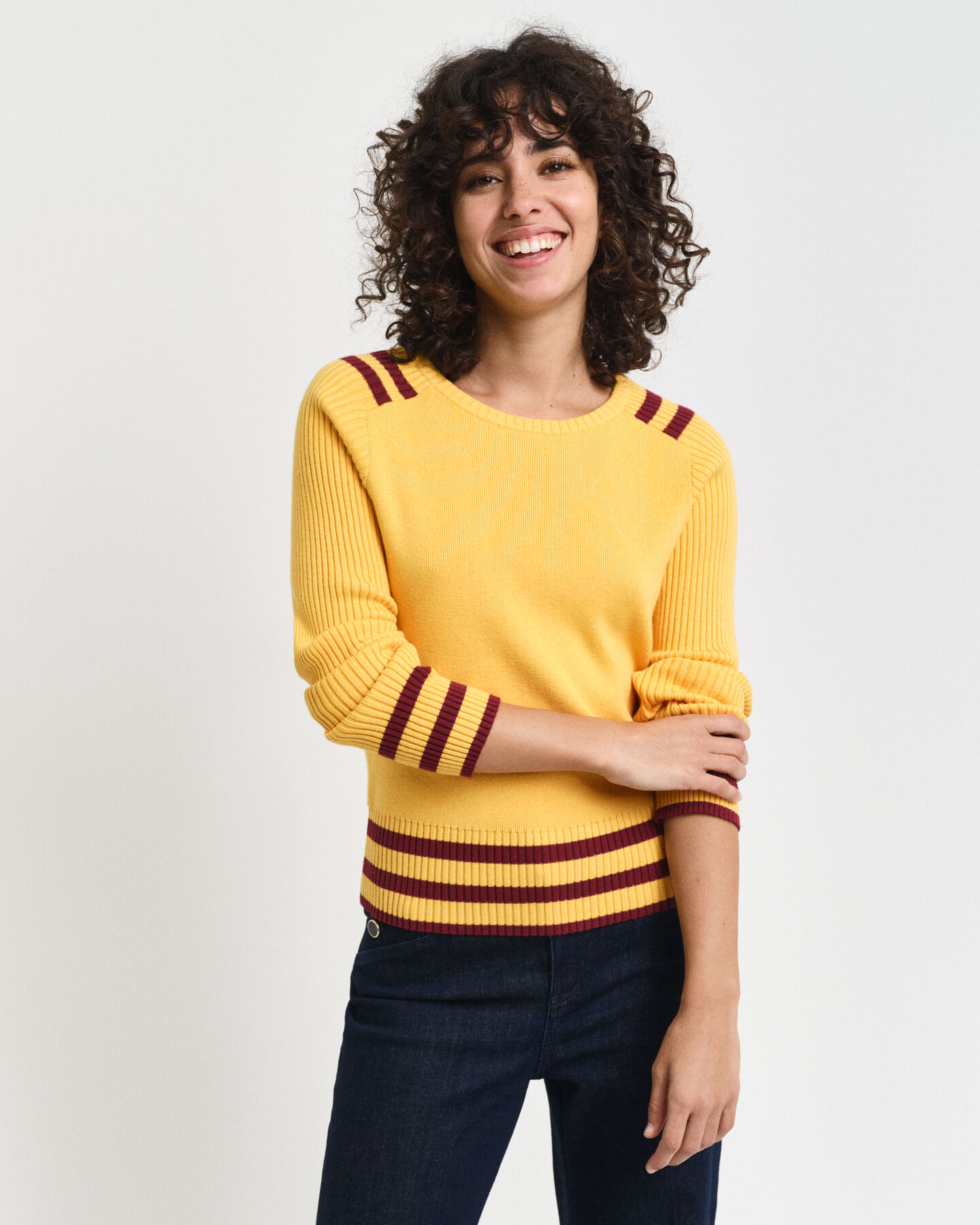 Crewneck sweater med detaljer i kontrastfarver