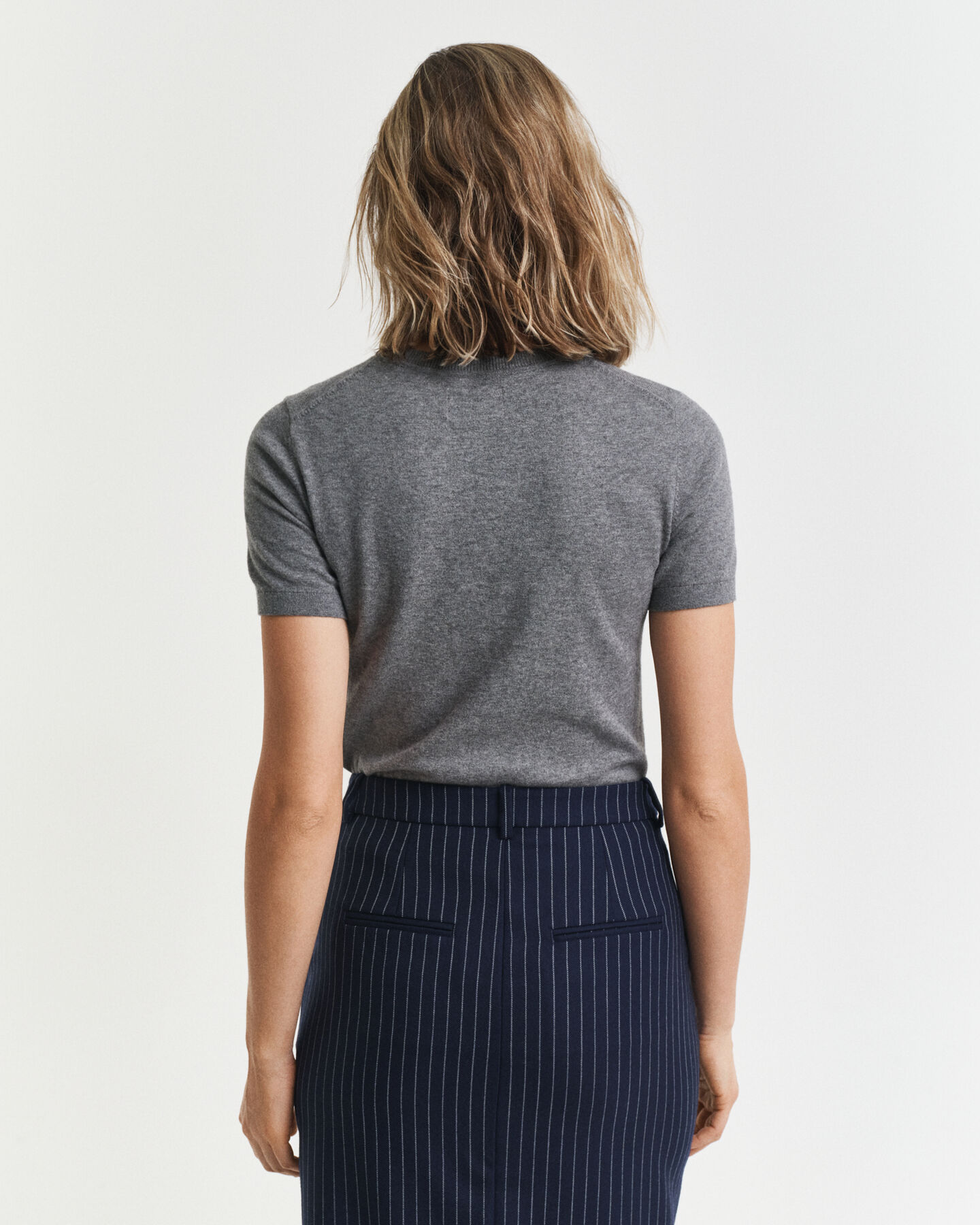 Let kortærmet sweater med crewneck