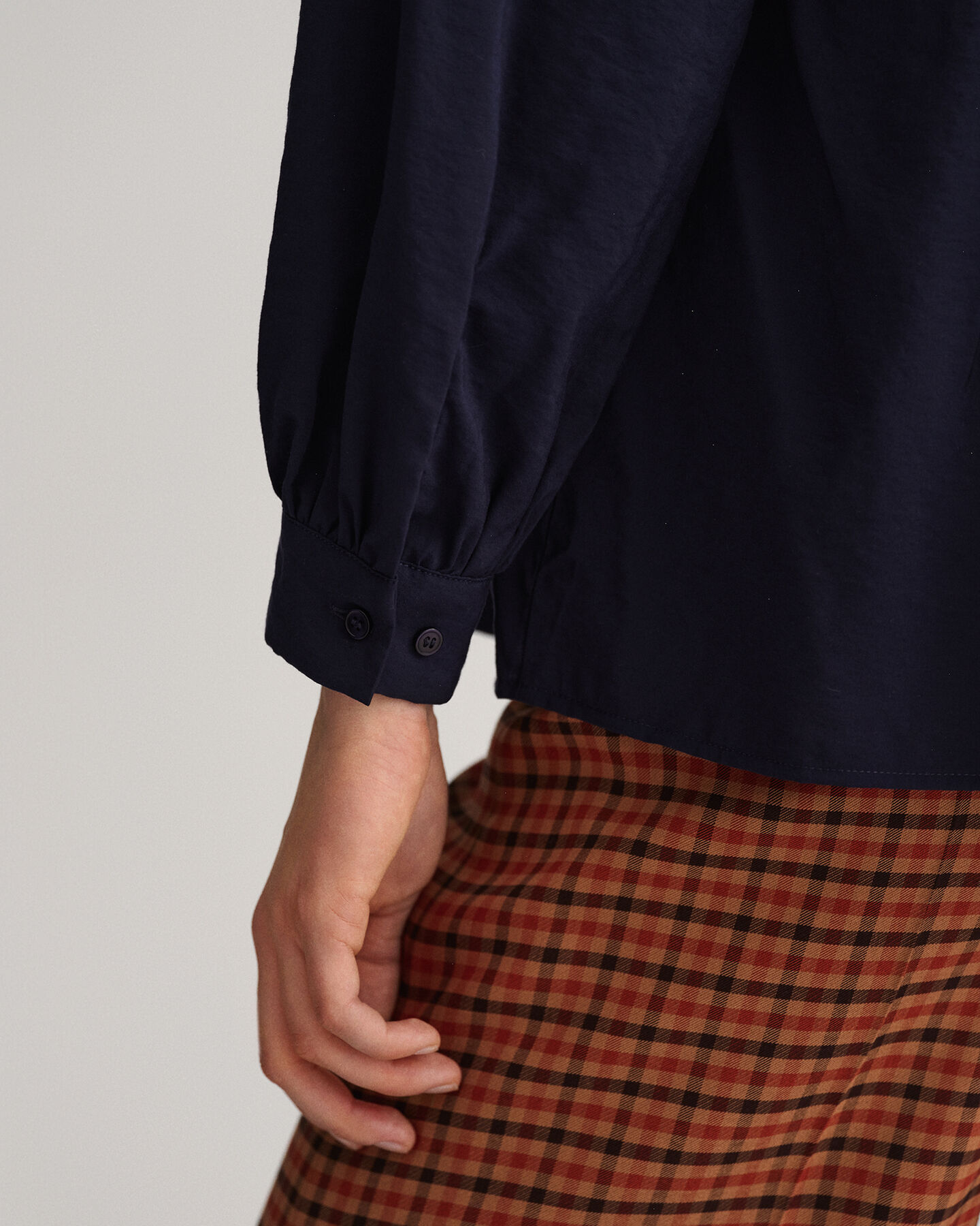 Bluse med stående krave